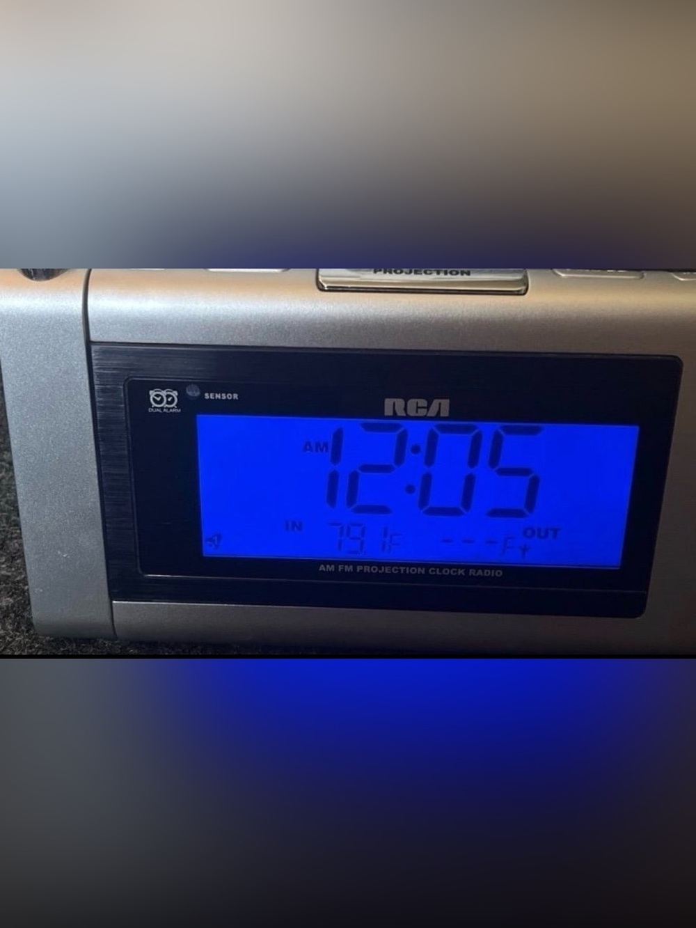 Preowned 2011 Refurbished RCA Digital Projection Alarm Clock Radio - Silver . - Picture 4 of 14